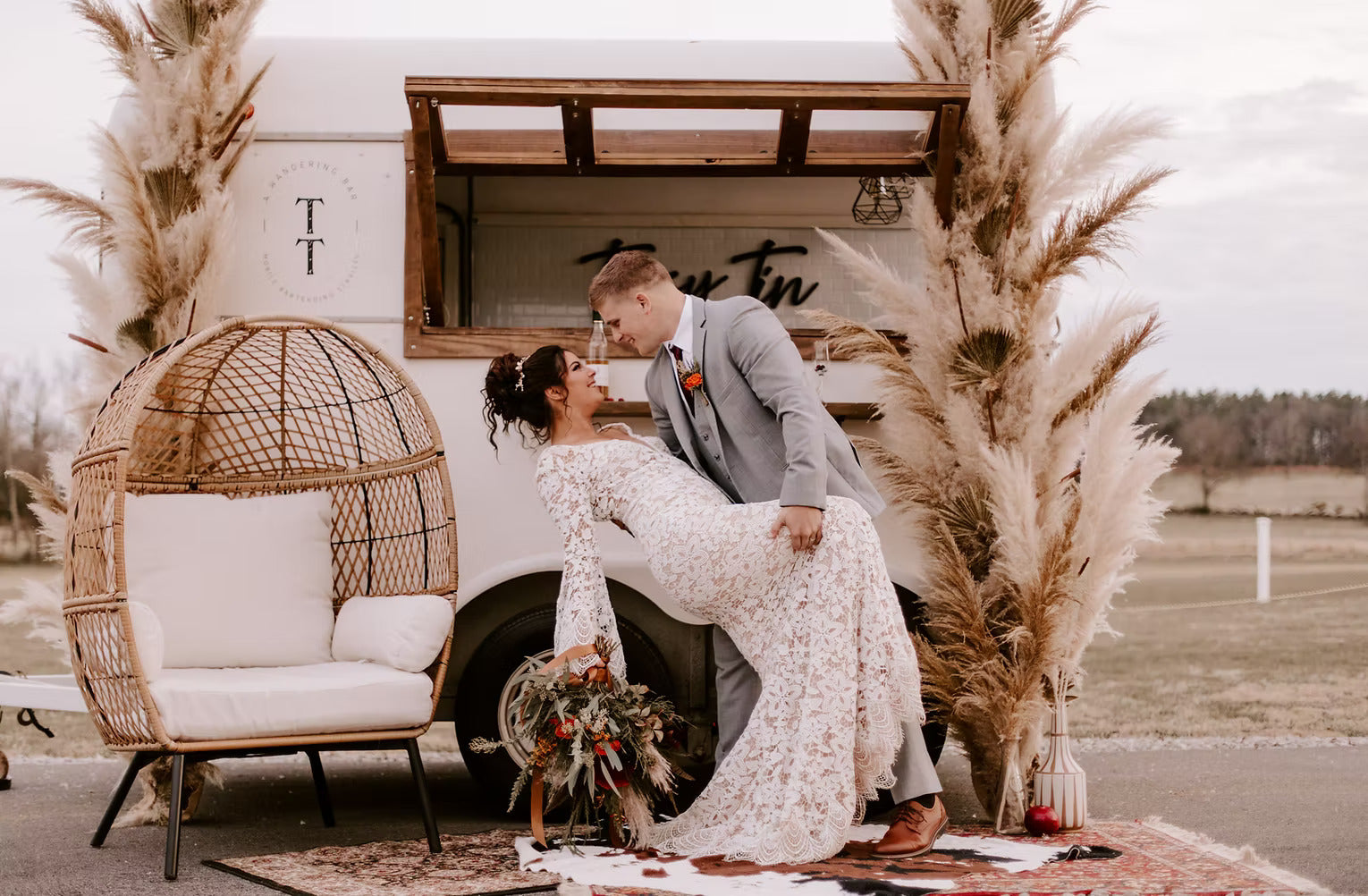 Tipsy Tin wedding bartending service in Chattanooga, Inner Circle of Blossom & Rhyme.