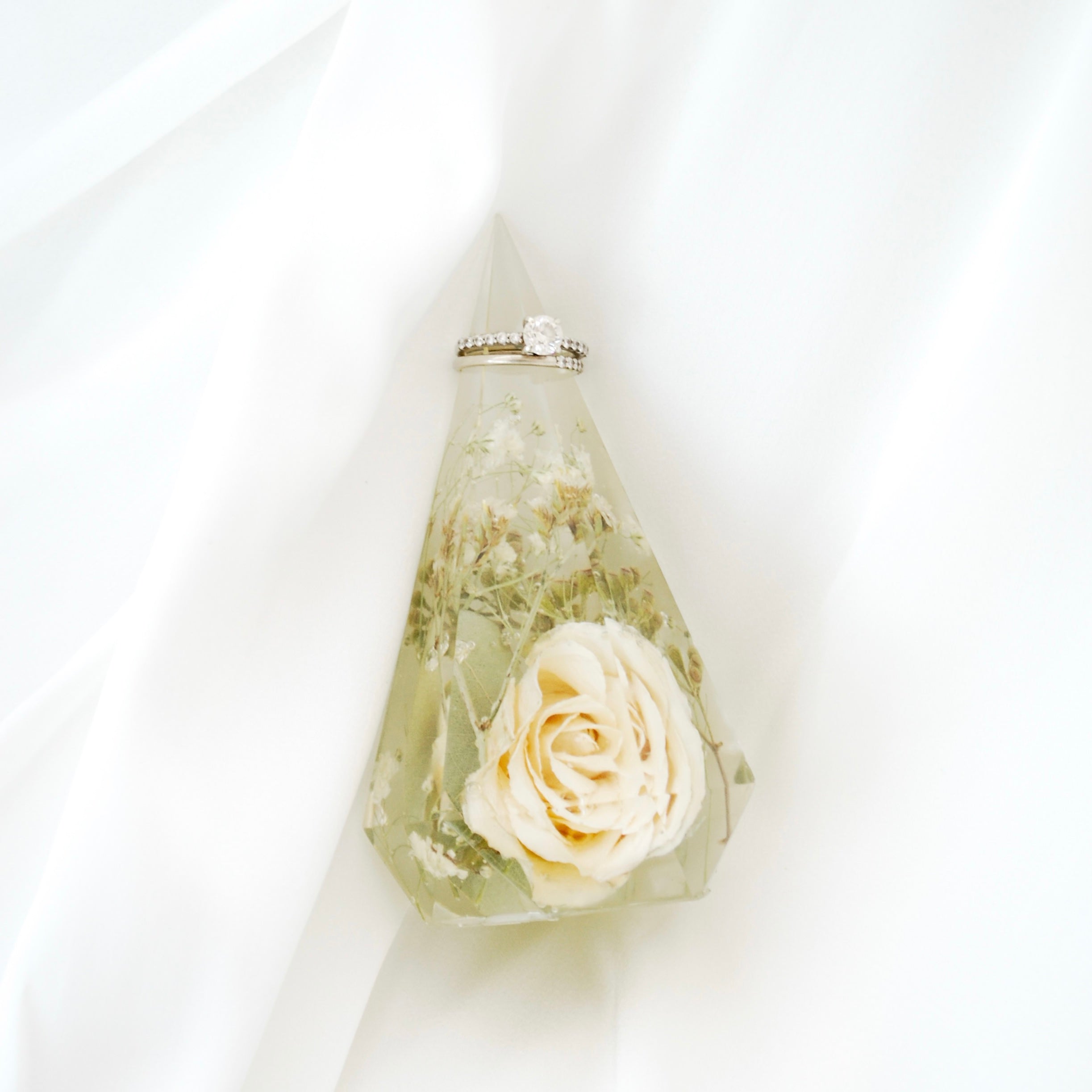 Custom Floral Ring Holder FREE for orders over $400 - blossomandrhyme