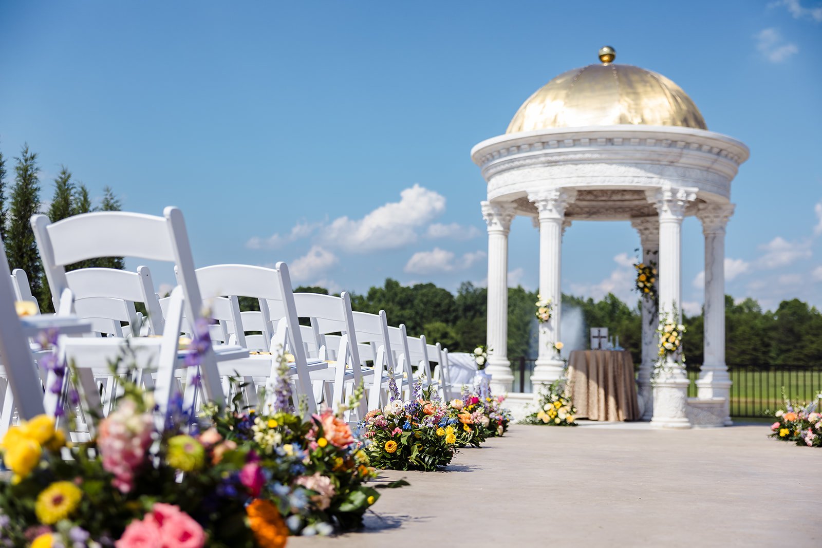 Flowers by Tami wedding florist in Chattanooga, preserve your flowers with Blossom & Rhyme.