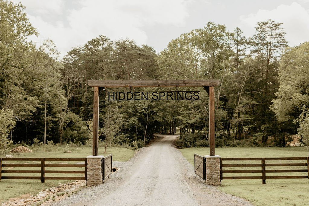 Hidden Springs wedding venue in Chattanooga, Inner Circle of Blossom & Rhyme.