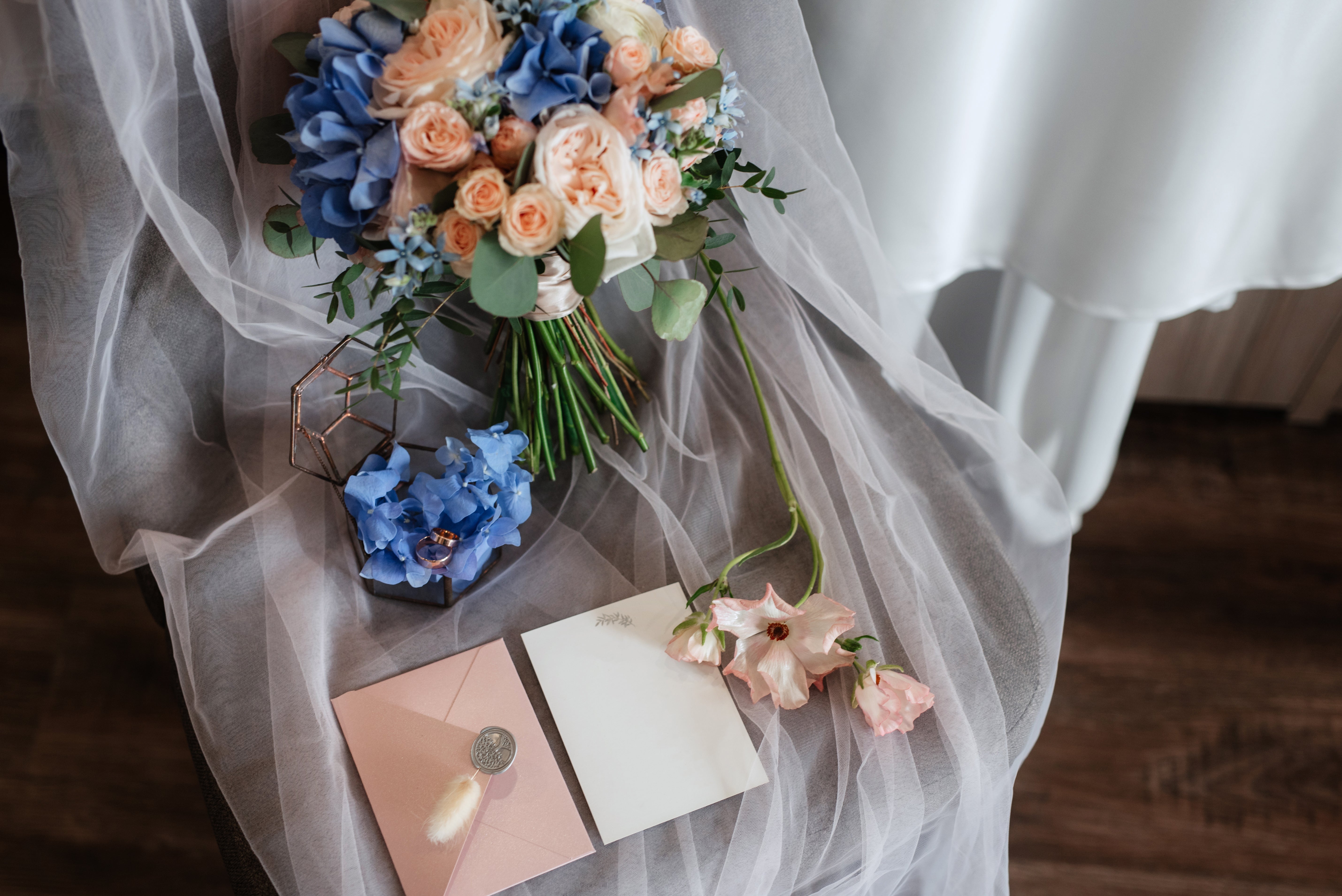 Romantic Wedding Color Palettes & The Flowers That Match Them