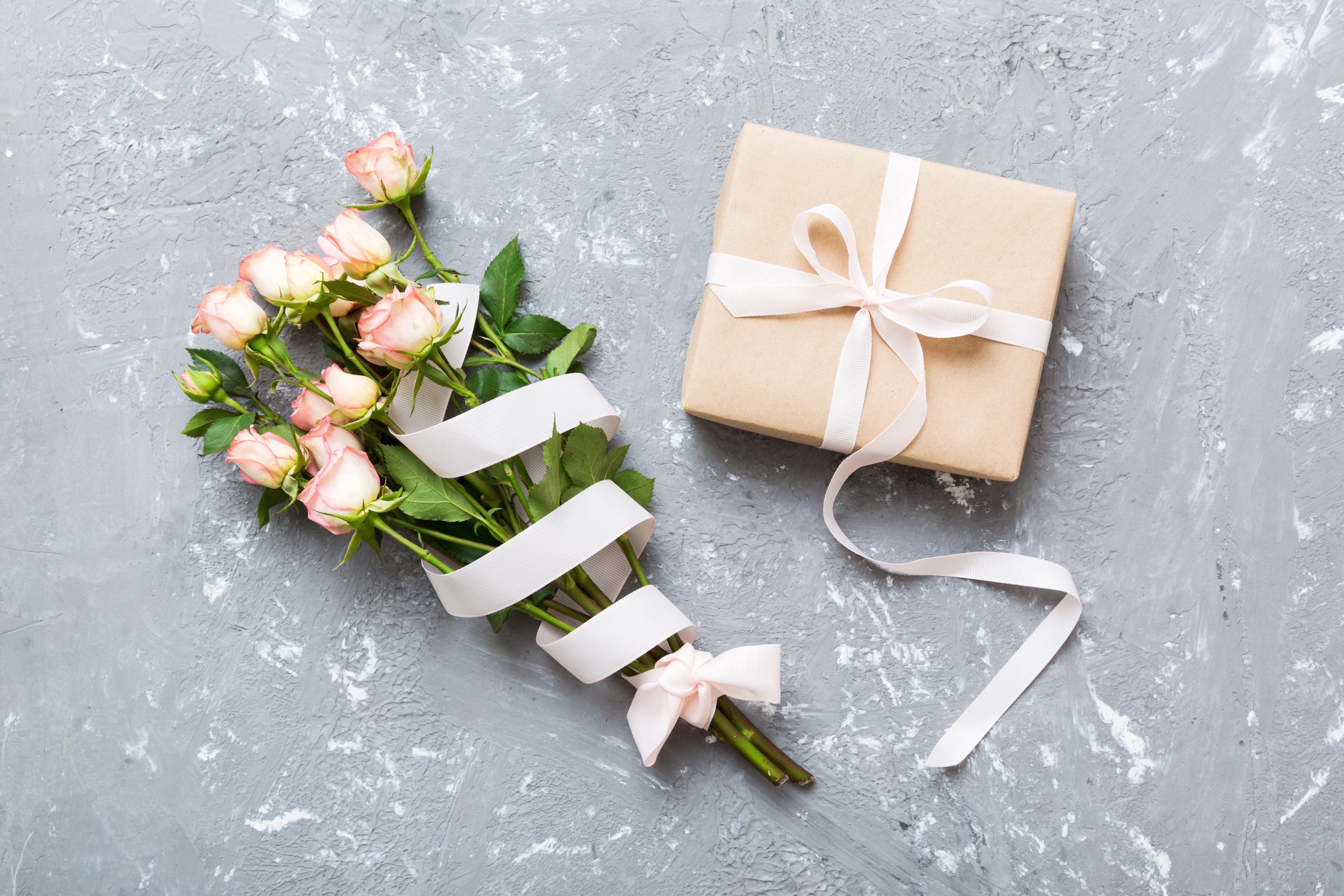 How to Turn Wedding Flowers Into Meaningful Gifts - blossomandrhyme