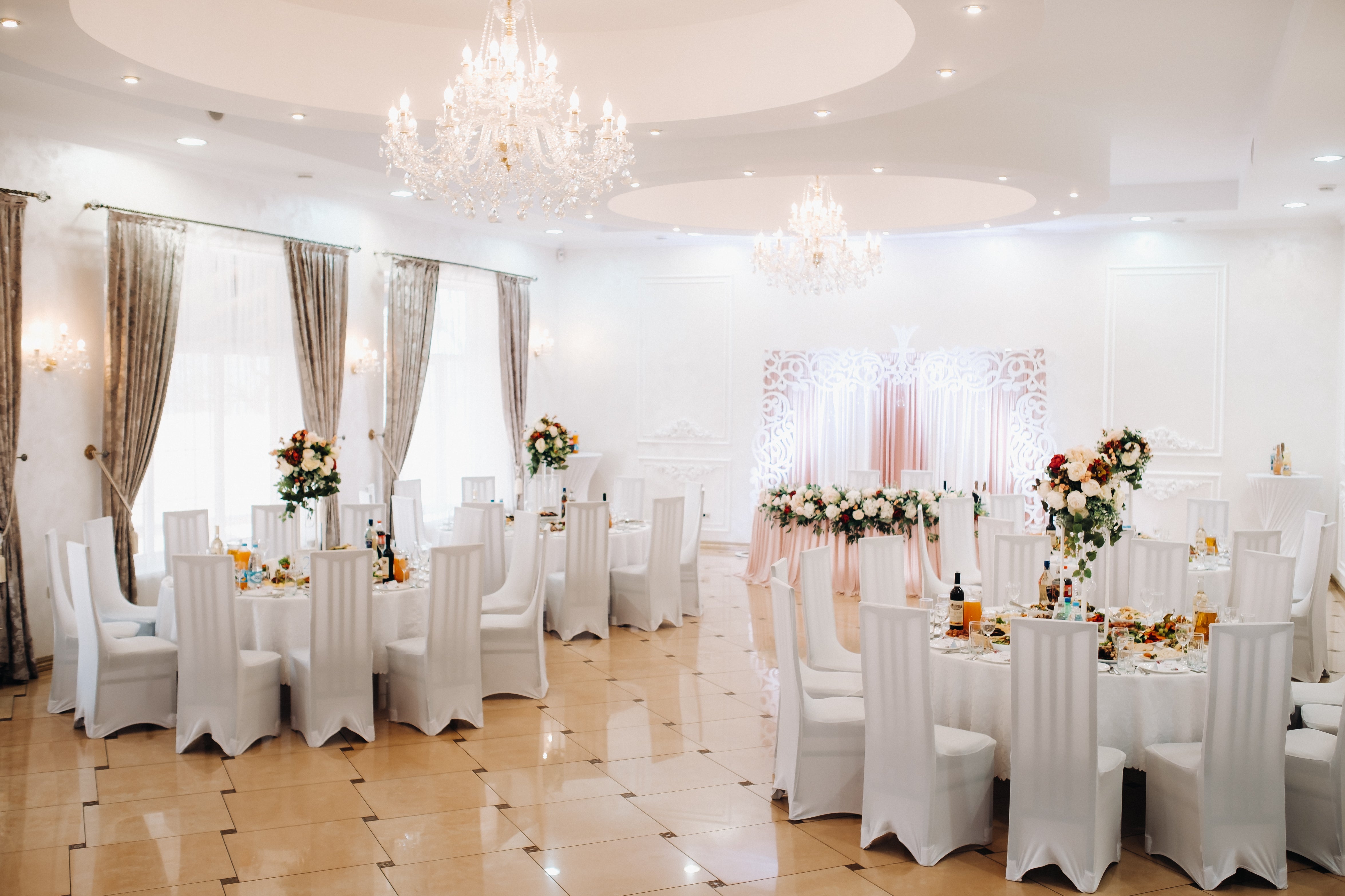 Wedding flowers to match wedding venue.