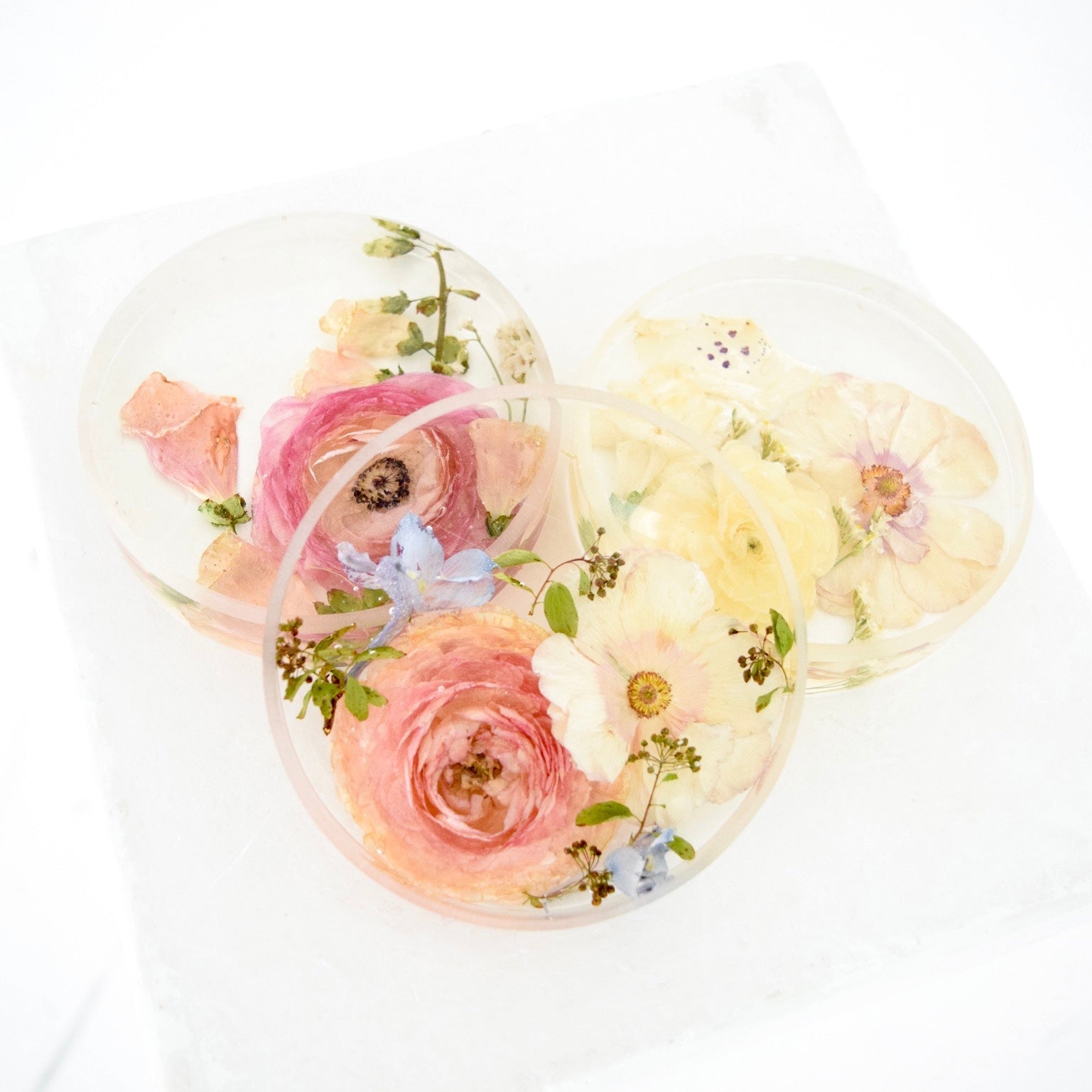 Preserve your wedding flowers in round coasters.