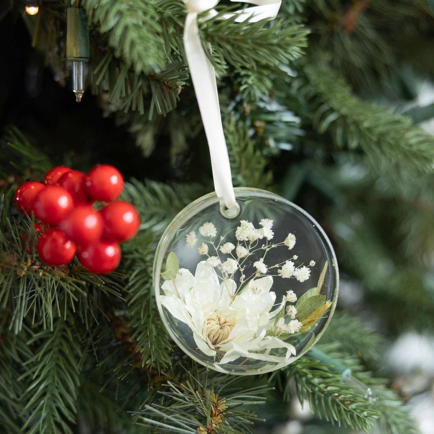 Resin Floral Ornament - blossomandrhyme